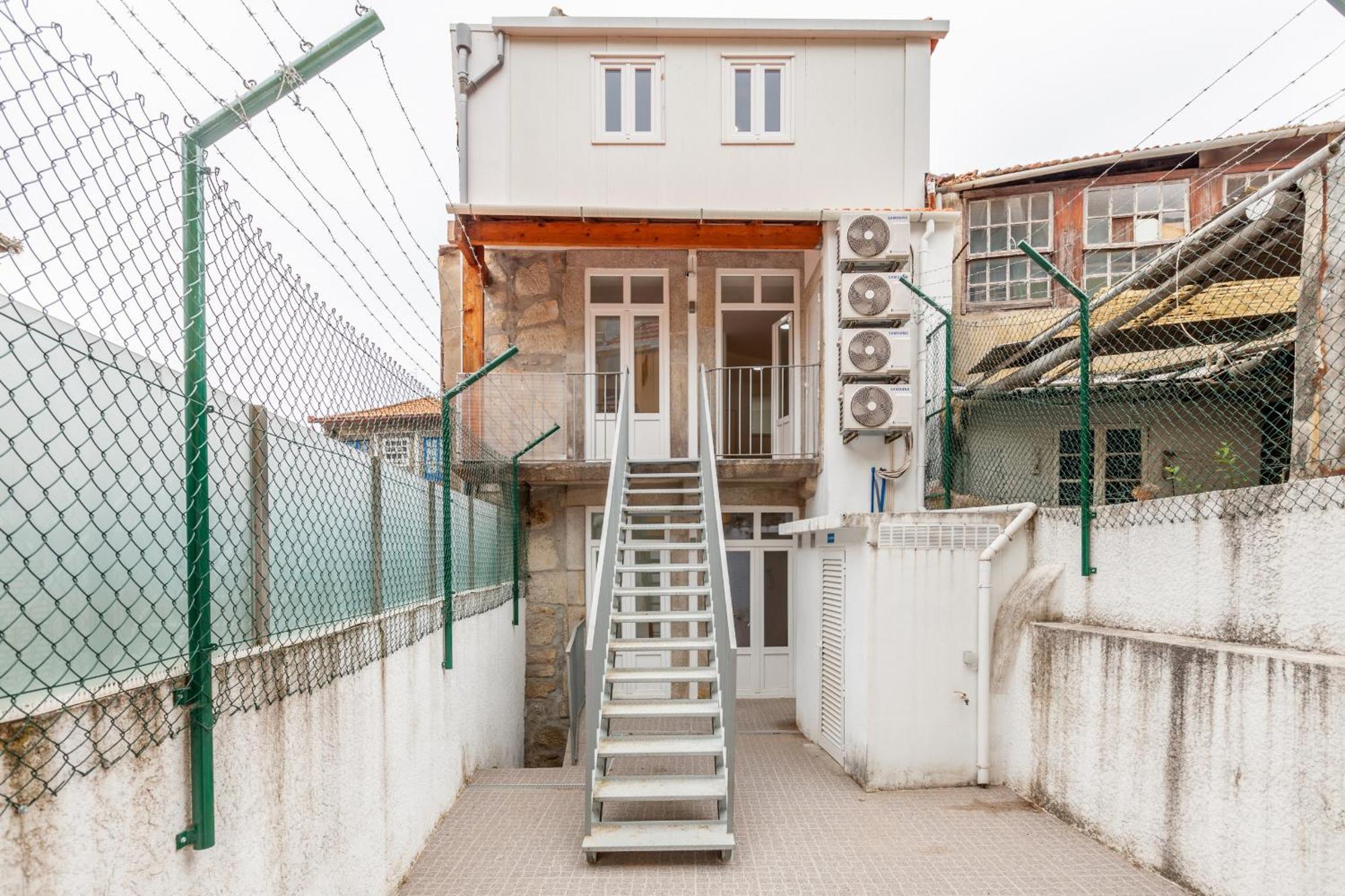 & Apartment